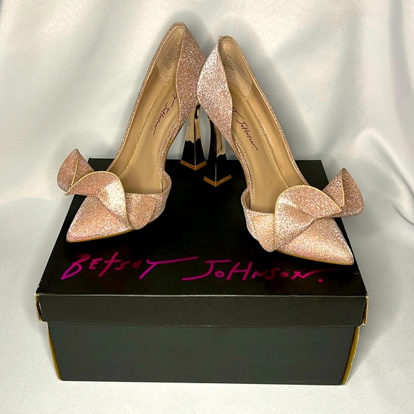 BETSEY JOHNSON ROSE GOLD HEELS ✨✨✨ - Picture 2 of 12